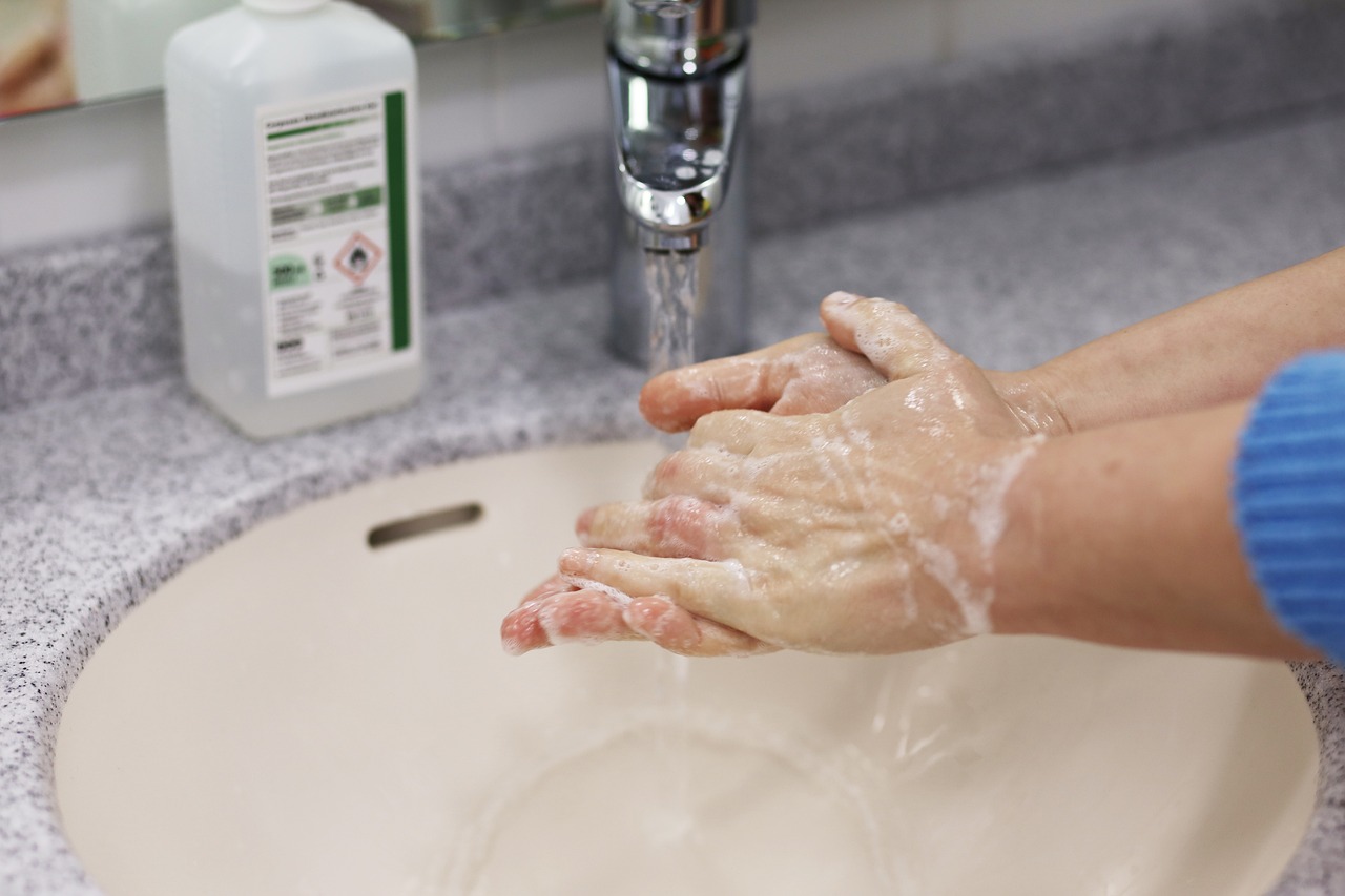 Banyo Derz Aralarını Pırıl Pırıl Yapmanın 5 Etkili Yolu: Küf ve Kir Lekelerine Son!