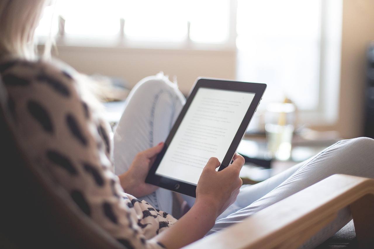 Fiziksel Kitaplar mı, E-Kitap Okuyucular mı? Hangisi Sizin İçin Uygun?