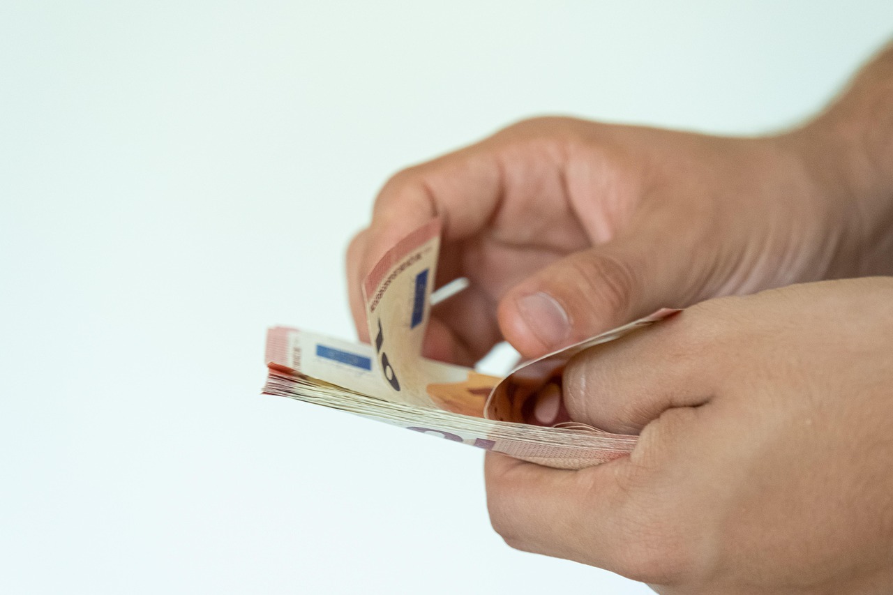 Sosyal İlişkilerde Gözden Kaçan Mikro-Borçlar Konusunda Asla Yapmamanız Gereken 7 Kritik Hata