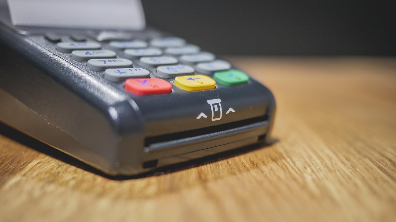 Taksitli Alışverişin Cazibesi mi, Bilinçli Birikimin Gücü mü? Finansal Sağlığınız İçin Hangisi Uygun?